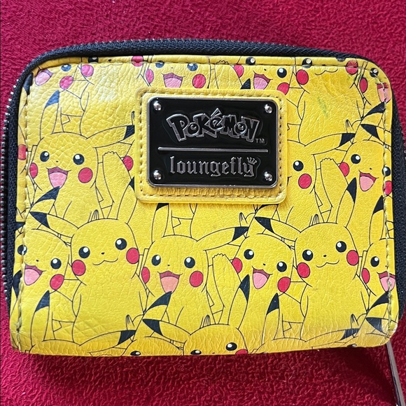 LOUNGEFLY Pokemon Collaboration x Pikachu Wallet - Picture 8 of 8